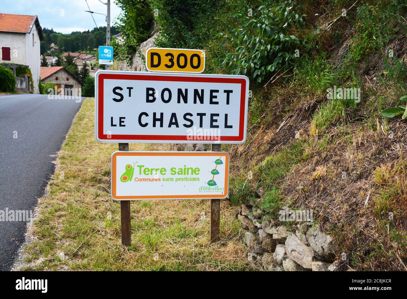 Verkehrsschild, « terre saine », Saint Bonnet le Chastel, Puy-de-Dome, Livradois-Forez, Auvergne, Frankreich Stockfoto