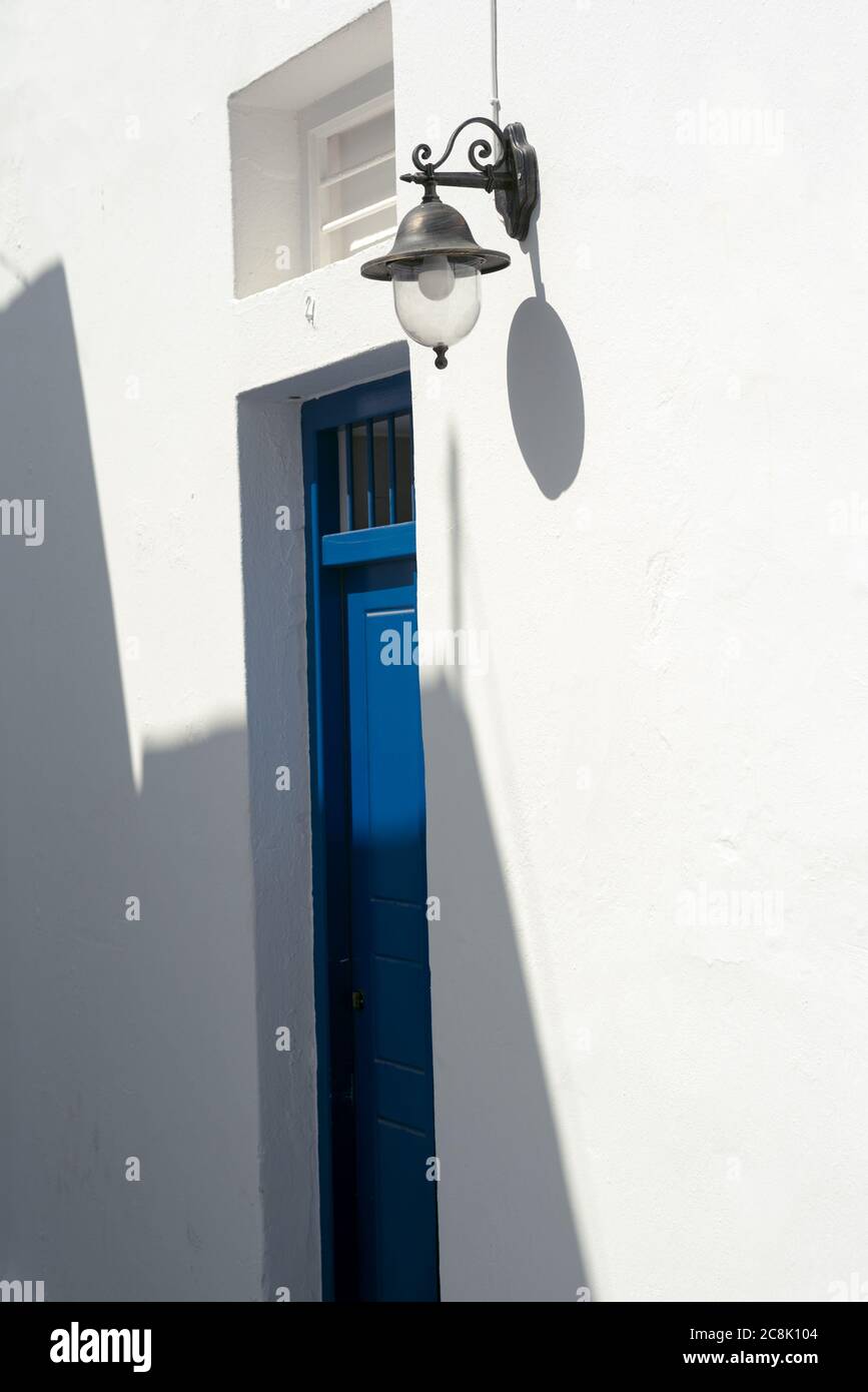Türöffnung im griechischen Stil bei Mikonos Stockfoto