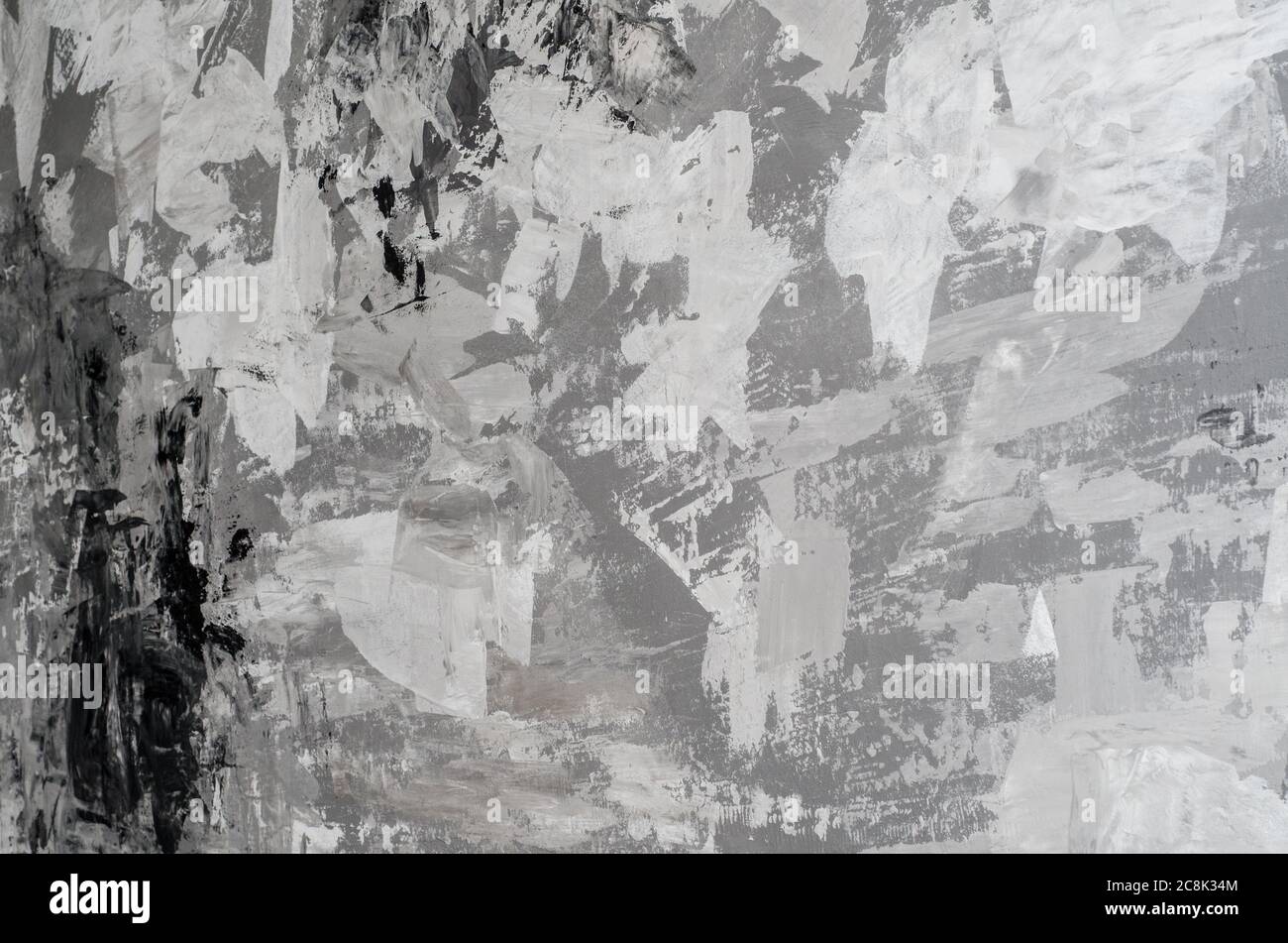 Hintergrund der Wand ist mit weißen und grauen Farben, chaotische Malerei mit Fassadenfarben, Müll Hintergrund gemalt. Stockfoto