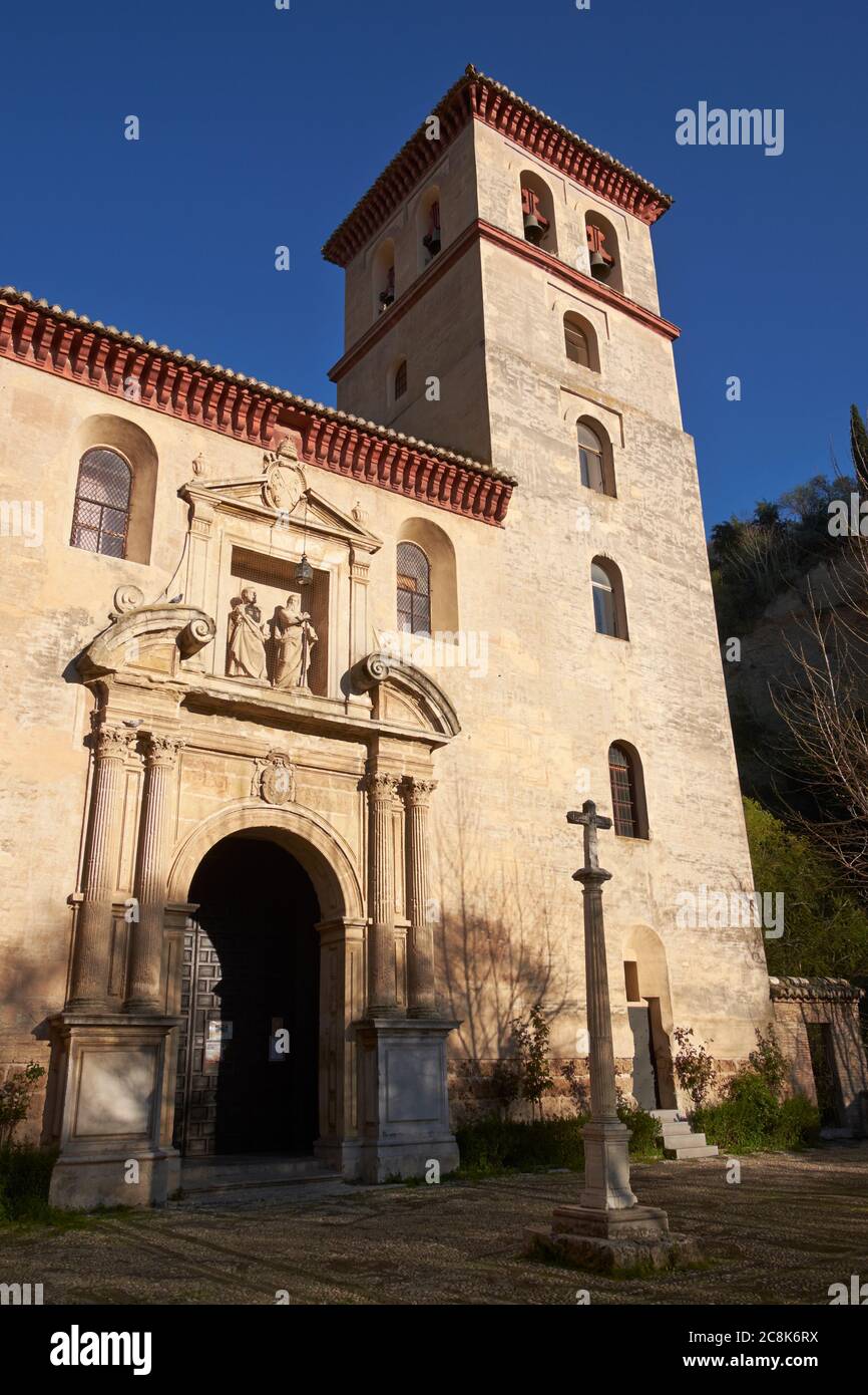 Kirche St. Peter und St. Paul (Iglesia de San Pedro y San Pablo), Granada, Andalusien, Spanien. Stockfoto