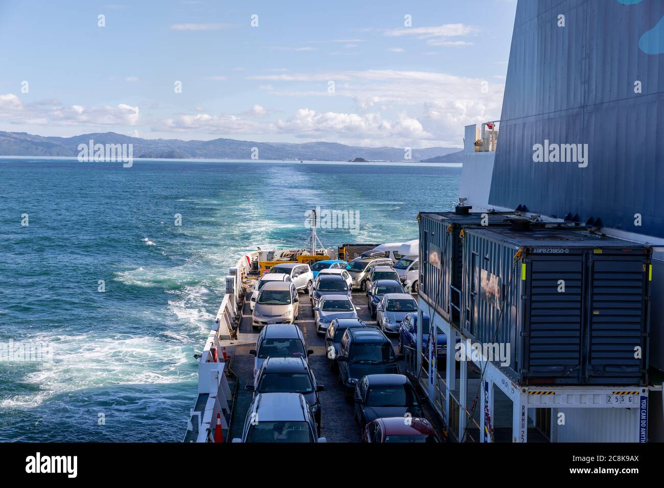 Blick von der Hinterfähre zwischen der Nordinsel und Südinsel Neuseelands von Wellington Stockfoto