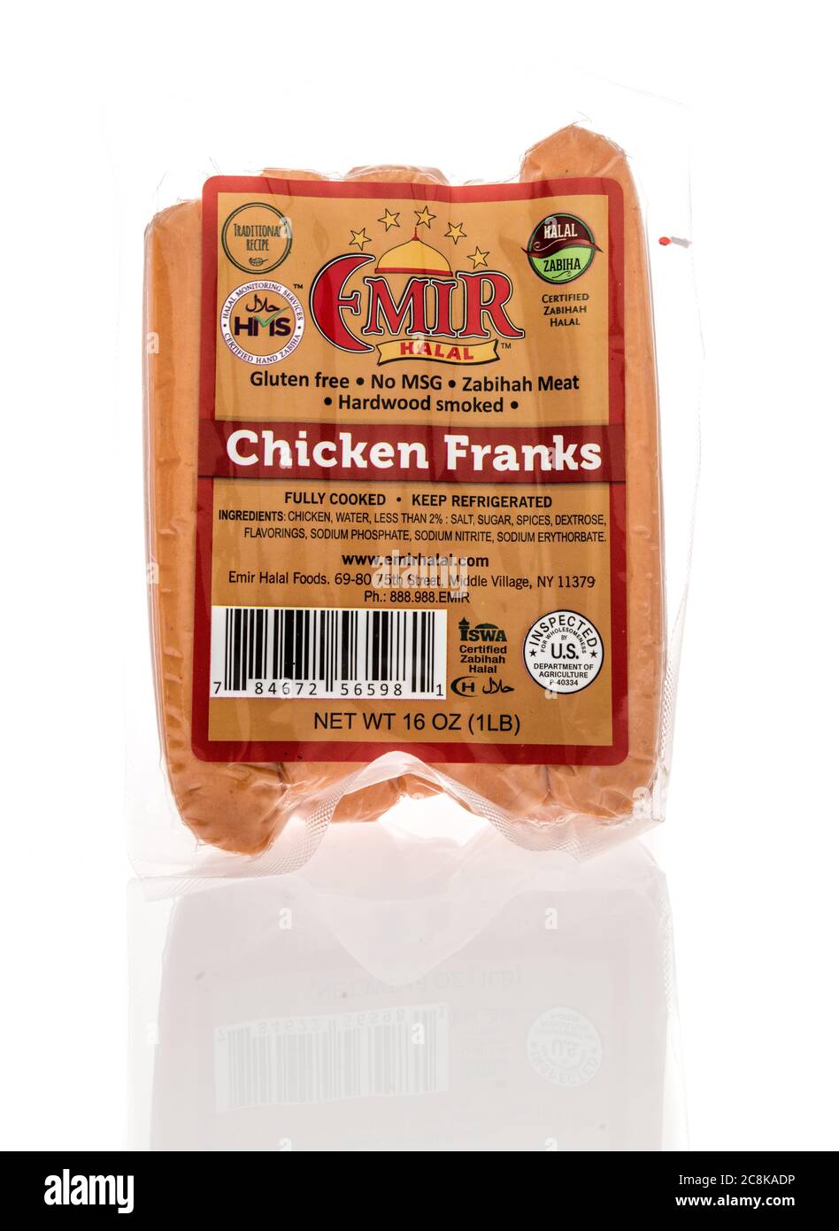 Winneconne, WI - 24. Juli 2020: Ein Paket von Emir Halal hühnerfränkchen auf einem isolierten Hintergrund Stockfoto