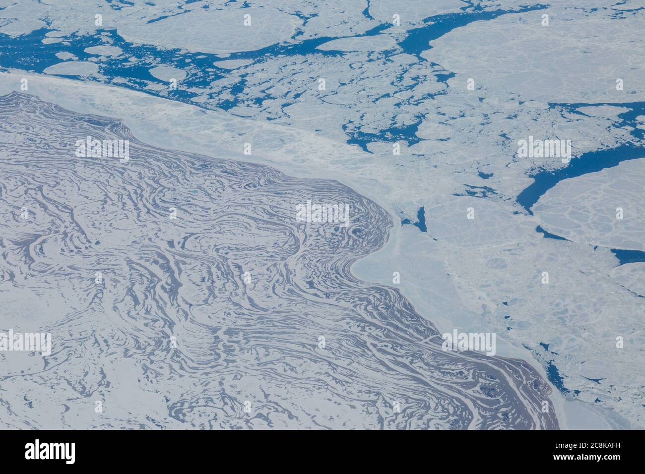 Ein Luftbild Blick auf die gefrorene Landschaft der Hudson Bay, Kanada Stockfoto