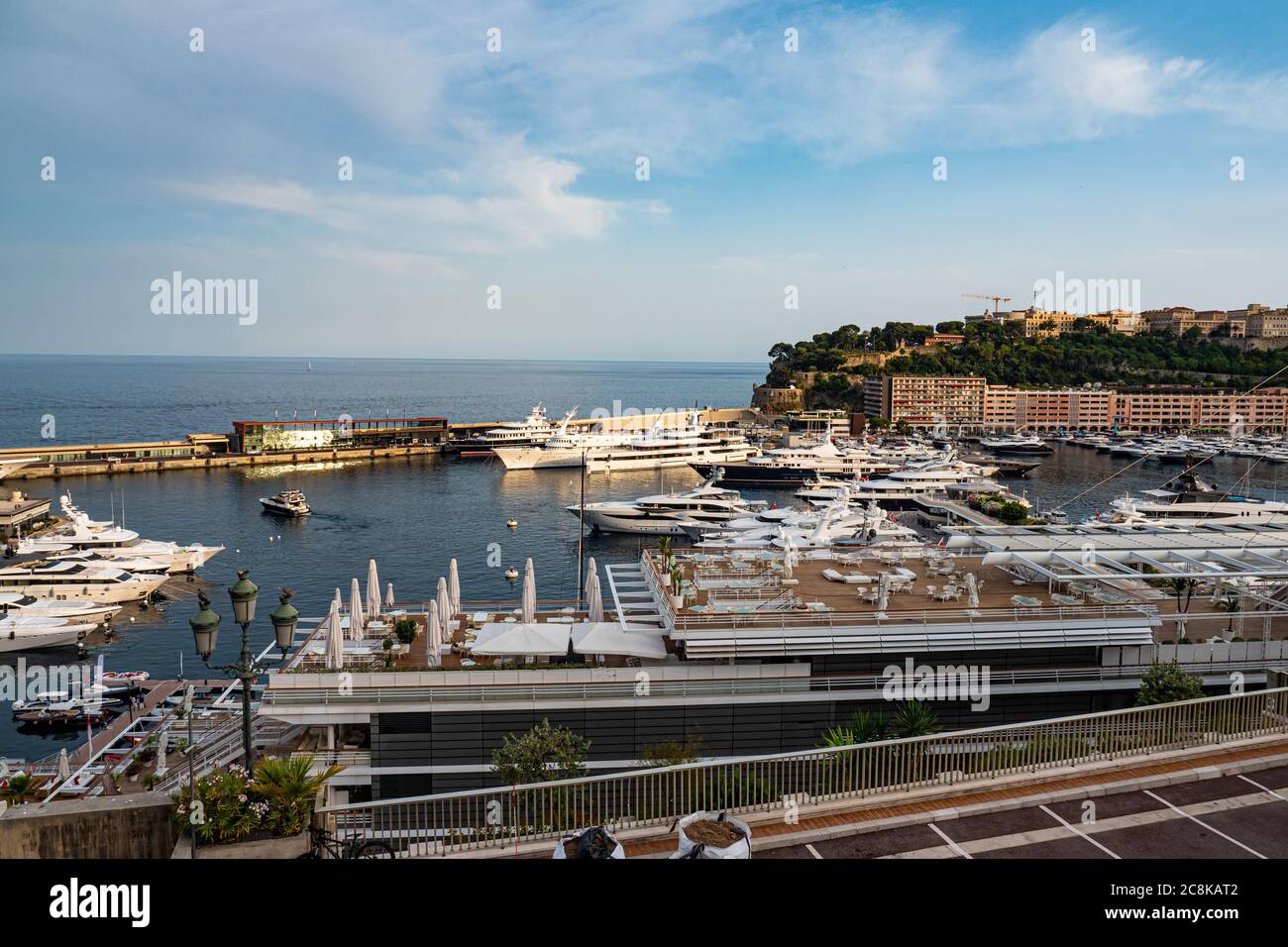Hafen von Monte Carlo in Monaco - STADT MONTE CARLO, MONACO - 11. JULI 2020 Stockfoto