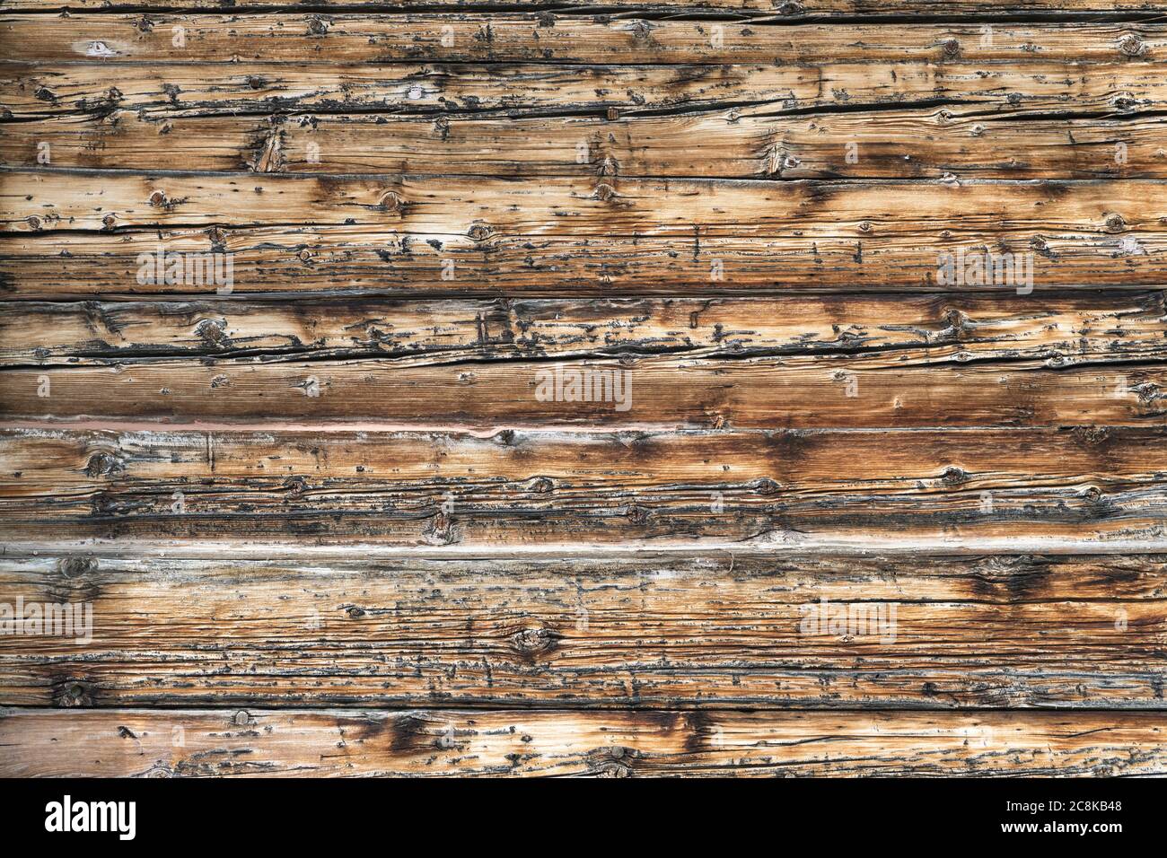 Textur einer Wand mit rissigen Holzplatten Stockfoto