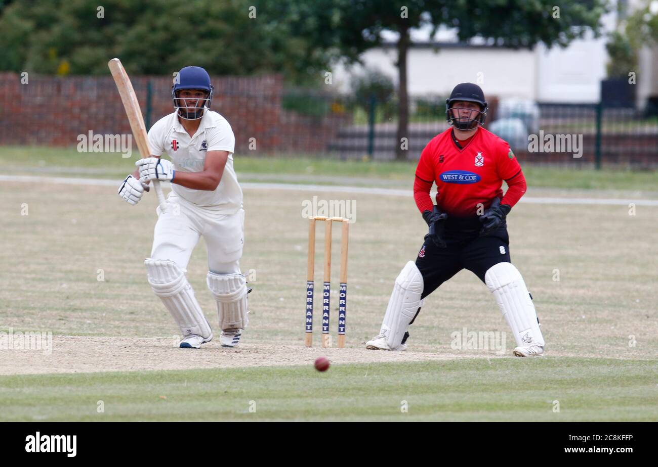 BILLERICAY, Großbritannien, JULI 25: Ryan Karunakaran von Buckhurst Hill CC während Shepherd Neame Essex Cricket League Gooch Division zwischen Hornchurch CC und Burkhurst Hill CC im Harrow Lodge Park Cricket Club, Hornchurch am 25. Juli, 2020 Credit: Action Foto Sport/Alamy Live News Stockfoto