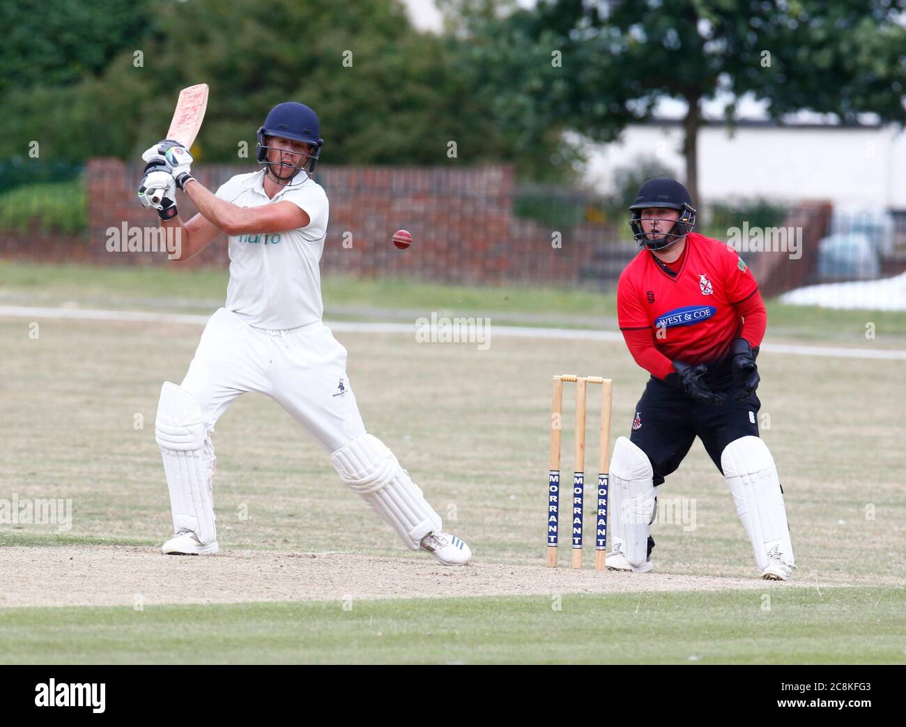 BILLERICAY, Großbritannien, JULI 25: Hendro Puchert von Buckhurst Hill CC während Shepherd Neame Essex Cricket League Gooch Division zwischen Hornchurch CC und Burkhurst Hill CC im Harrow Lodge Park Cricket Club, Hornchurch am 25. Juli 2020 Credit: Action Foto Sport/Alamy Live News Stockfoto