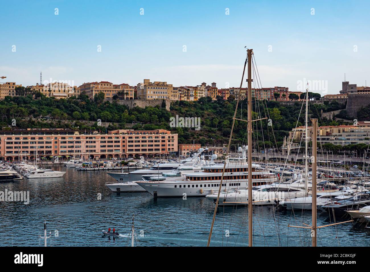 Hafen von Monte Carlo in Monaco - STADT MONTE CARLO, MONACO - 11. JULI 2020 Stockfoto