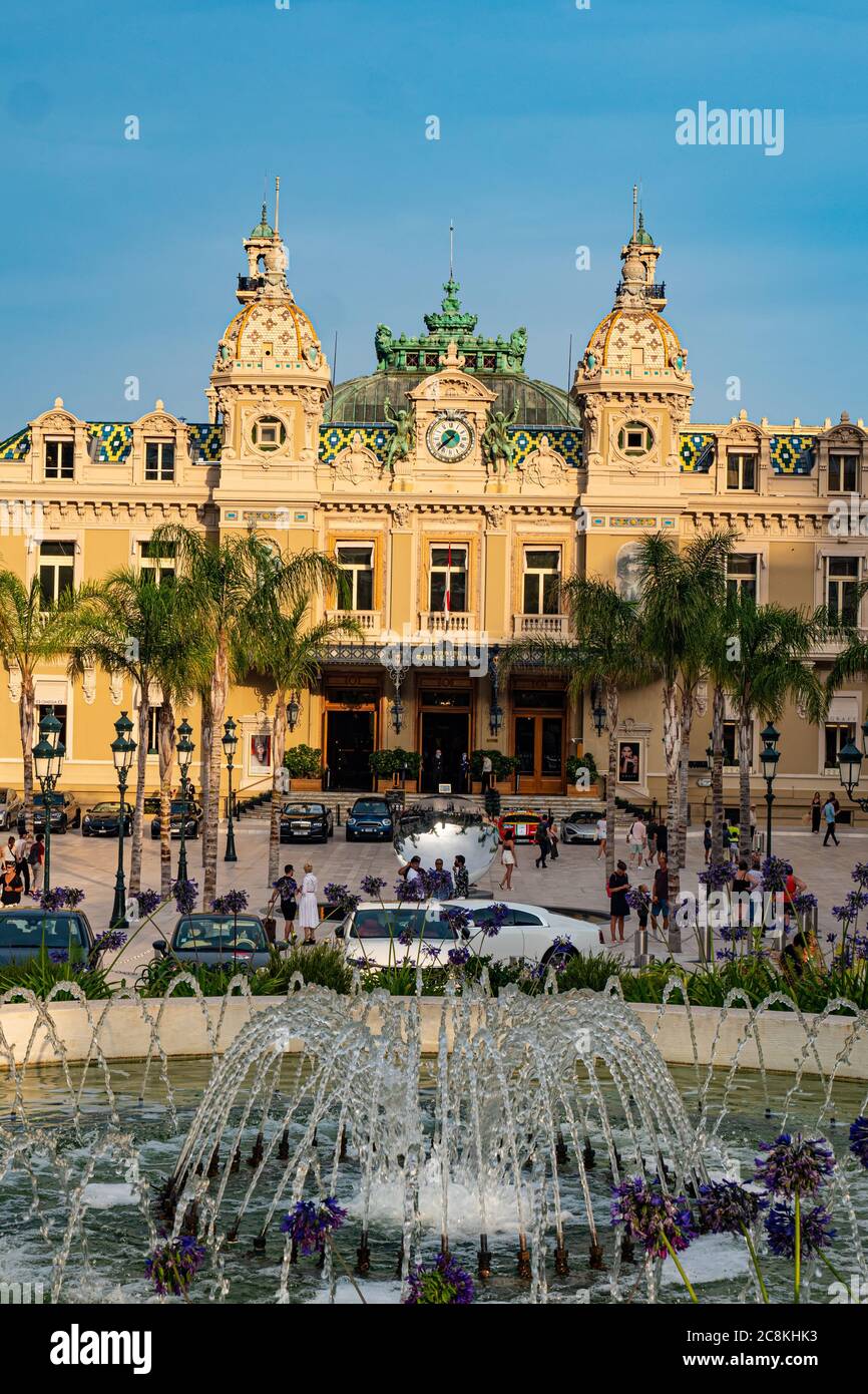 Berühmte Casino von Monte Carlo in Monaco - STADT MONTE CARLO, MONACO - 11. JULI 2020 Stockfoto