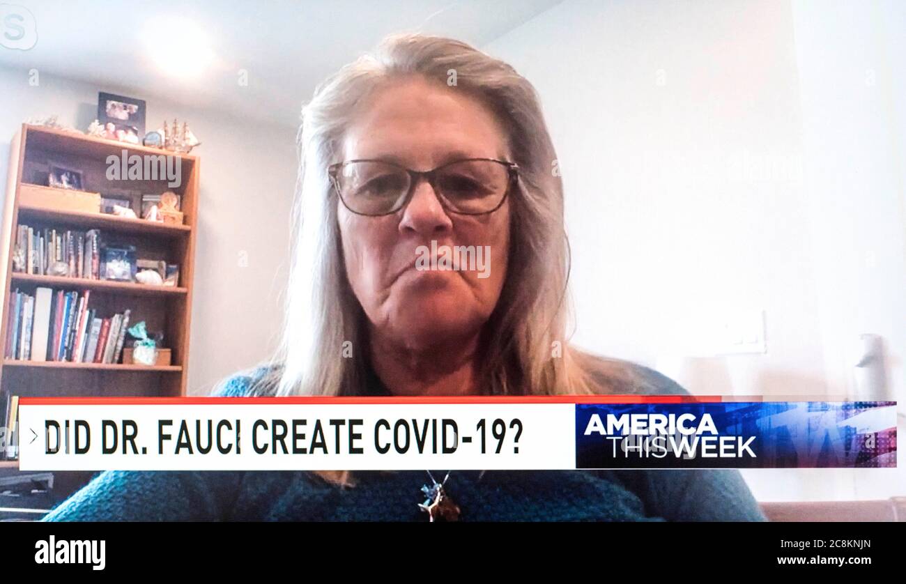 25. Juli 2020 - Washington, District of Columbia, USA - EIN Bildschirmausschnappung der Sinclair Broadcasting Group Show, 'America This Week', veranstaltet von ERIC BOLLING. Die Show wird ein Segment an diesem Wochenende auf seinen fast 300 tv-Stationen in den USA, in denen umstrittenen Virologen JUDY MIKOVITS behauptet, dass Dr. Anthony Fauci, der Direktor des National Institute for Allergy and Infectious Diseases, war in der Herstellung des Virus, das COVID-19 verursacht beteiligt. "Ich glaube, Dr. Anthony Fauci hat das Coronavirus in Monkezellen hergestellt und sie verschifft und dafür bezahlt, um zu versenden Stockfoto