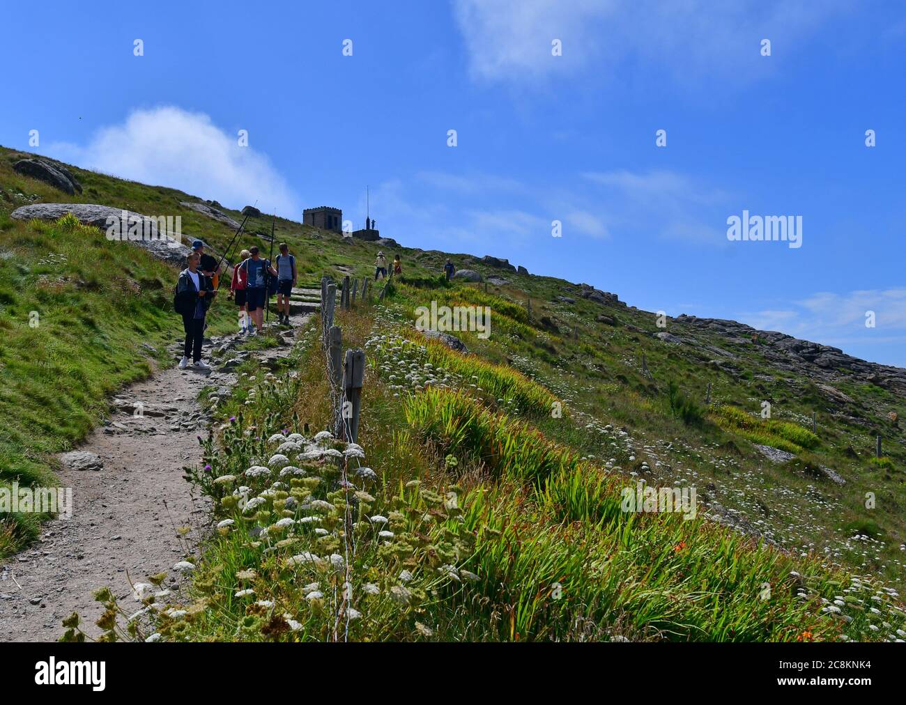 17. Juli National Trust Mayon Cliff's Walk zwischen Sennen Cove und Land's End in Cornwall an einem warmen Nachmittag Stockfoto