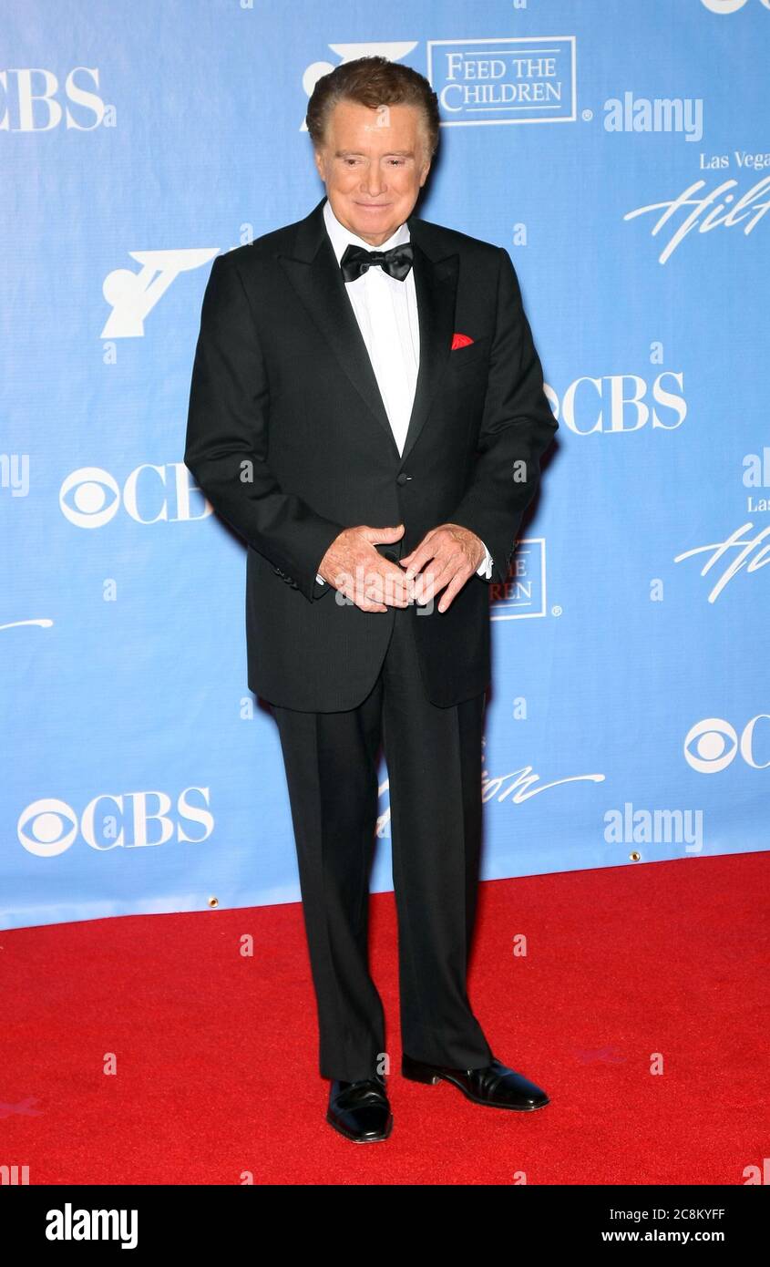 Regis Philbin stirbt am 88. - 27. Juni 2010 - Las Vegas, Nevada - Regis Philbin. 37. Emmy Awards Pressesaal am Tag im Las Vegas Hilton Resort Hotel and Casino. (Bild: © MJT/AdMedia über ZUMA Wire) Stockfoto