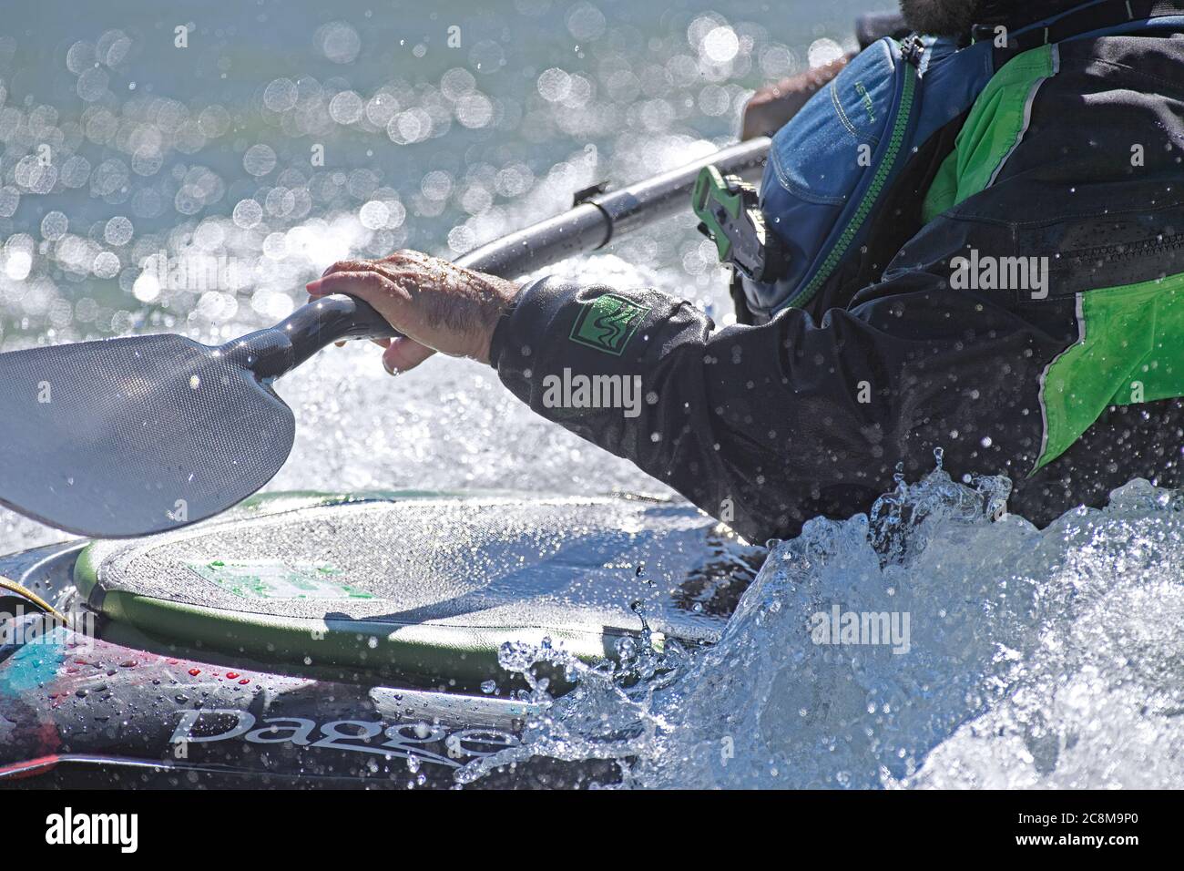 Kajakfahren auf dem Bow River in Calgary, Alberta, Kanada Stockfoto