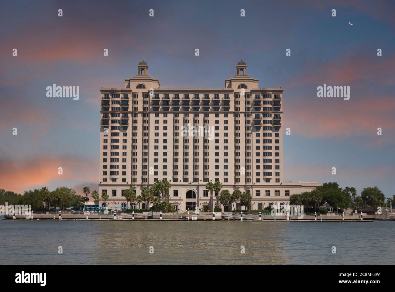Savannah Convention Center Hotel in Dusk Stockfoto