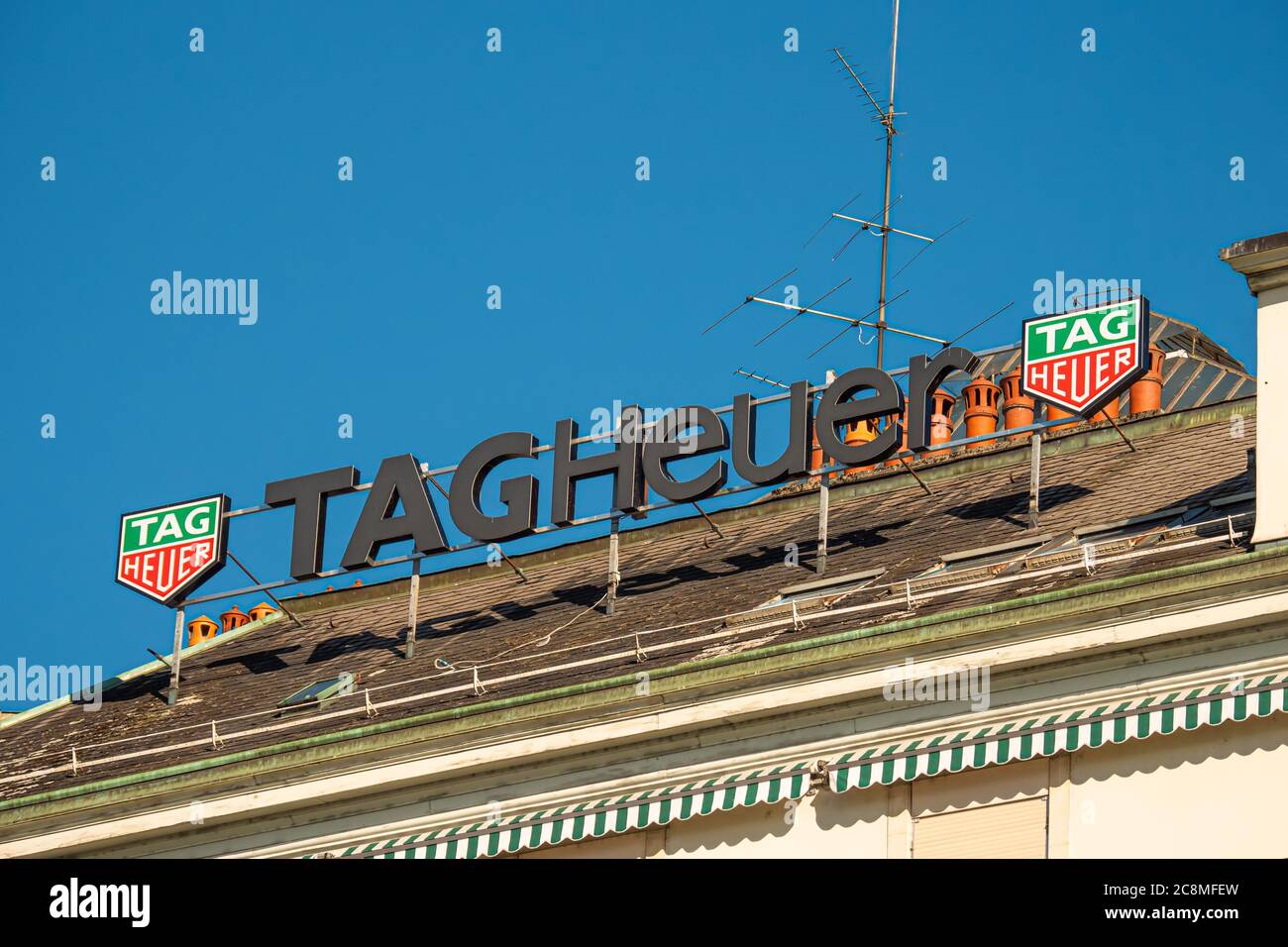 Tag Heuer Logo in Genf in der Schweiz - GENF, SCHWEIZ - 8. JULI 2020 Stockfoto