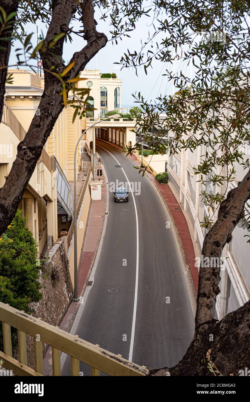 Blick auf die Straße in Monte Carlo in Monaco - STADT MONTE CARLO, MONACO - 11. JULI 2020 Stockfoto
