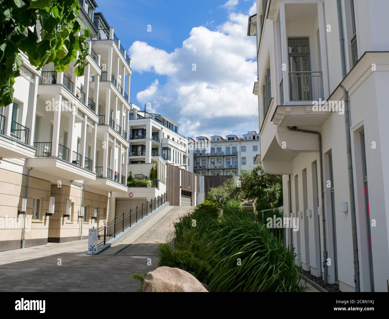 Typische Häuser und Fassaden im Ostseebad Sellin auf der Insel Rügen an der Ostsee, Architektur Villa und Straßenansicht Wilhelmstraße Selin Stockfoto
