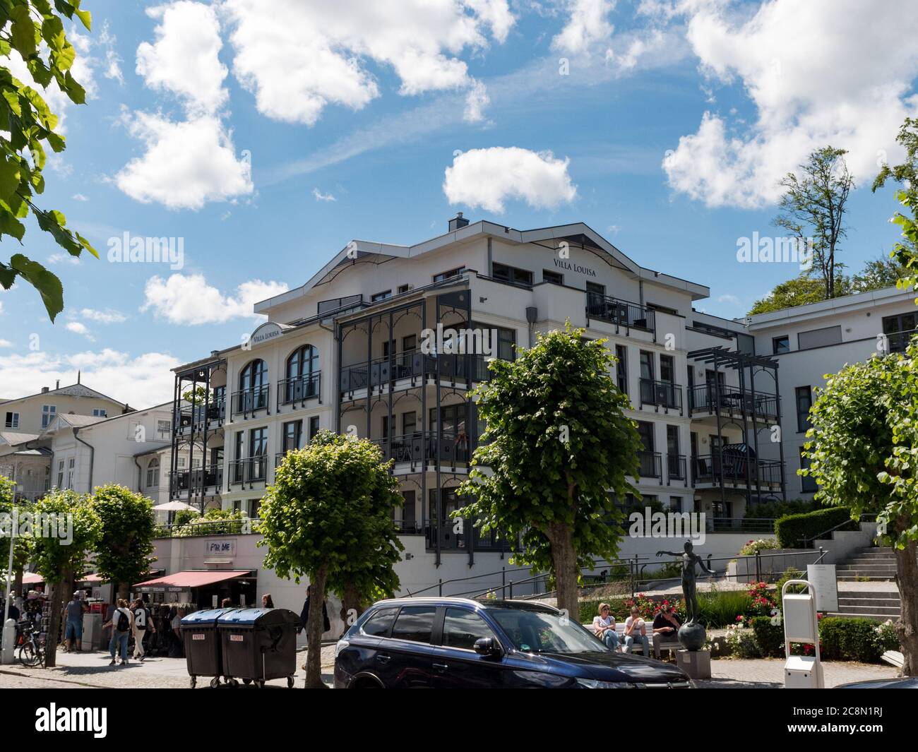 Typische Häuser und Fassaden im Ostseebad Sellin auf der Insel Rügen an der Ostsee, Architektur Villa und Straßenansicht Wilhelmstraße Selin Stockfoto