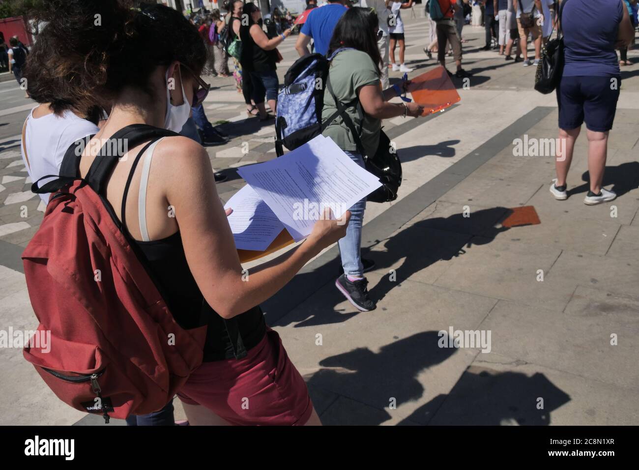 Mailand, Italien. Juli 2020. Keine Maske, keine vax-Demonstration in Mailand, aber die Demonstranten haben die Regeln der sozialen Distanzierung und die Pflicht, eine Maske für die Versammlung der Menschen in der Region Lombardei zu tragen, nicht beachtet. (Foto von Luca Ponti/Pacific Press) Quelle: Pacific Press Agency/Alamy Live News Stockfoto