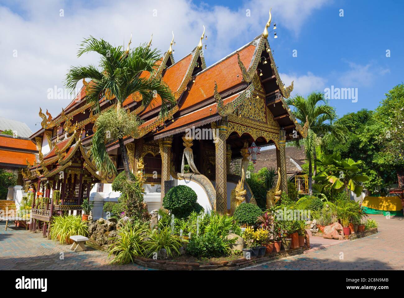 Vihan des alten buddhistischen Tempels Wat Ket Karam an einem sonnigen Tag. Chiang Mai, Thailand Stockfoto
