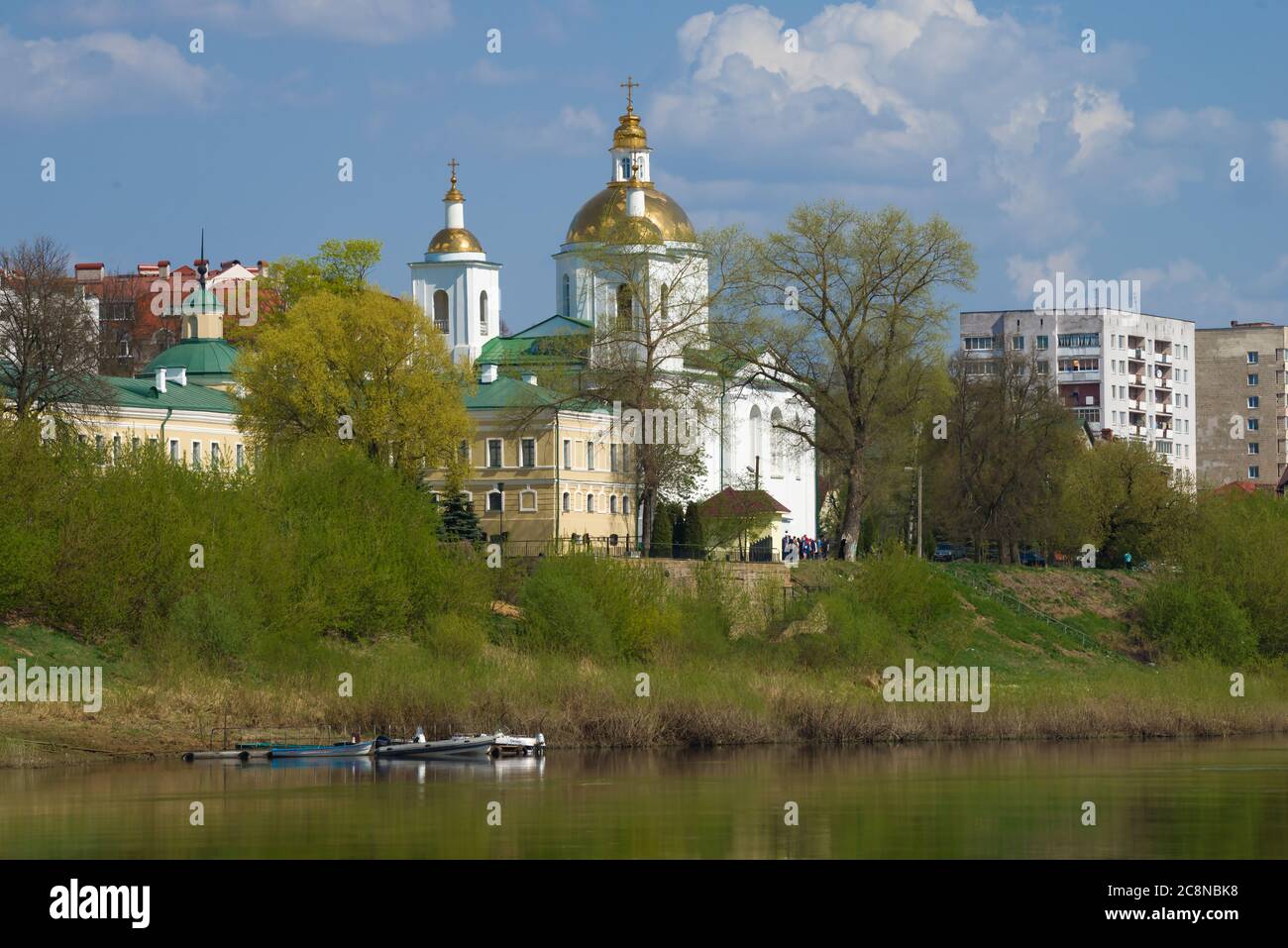 Blick auf die alte Epiphanie Kathedrale an einem sonnigen Apriltag. Polotsk, Weißrussland Stockfoto