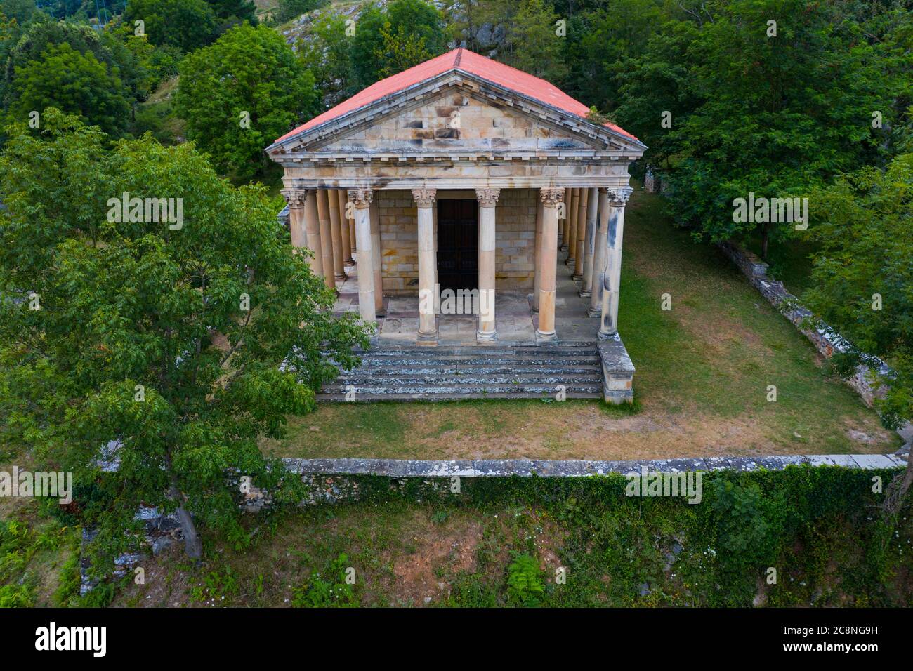 Neoklassizistische Kirche San Jorge in Las Fraguas, Arenas de Iguña. Besaya Valley, Kantabrien, Spanien, Europa Stockfoto