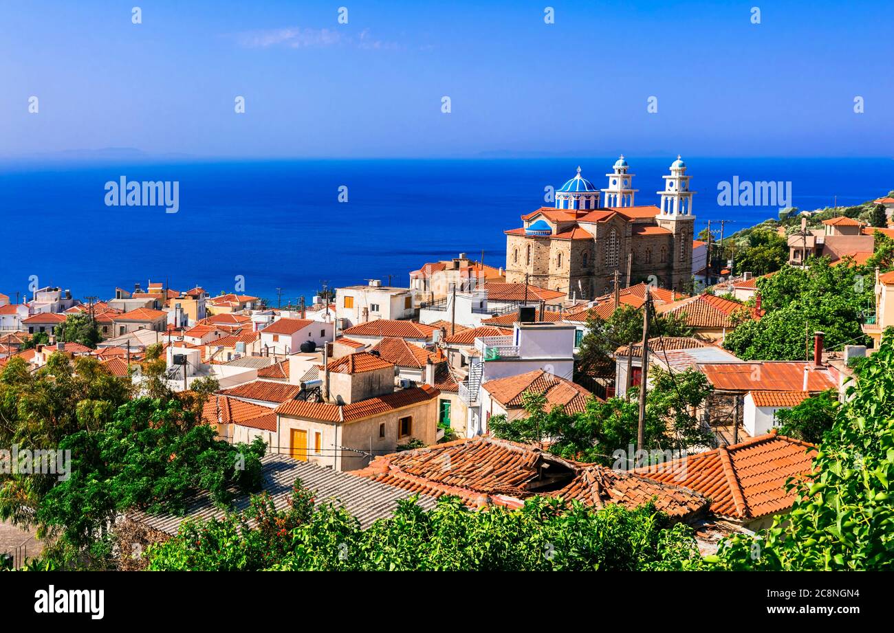 Griechenland. Traditionelle Dörfer der Insel Samos - Marathakamboss mit herrlichem Meerblick Stockfoto