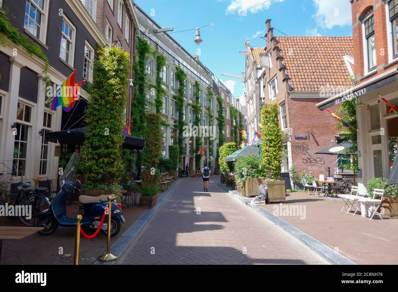 Reguliersdwarsstraat, - die berühmteste, trendy und bunte Homosexuell Straße in Amsterdam, Niederlande. Stockfoto