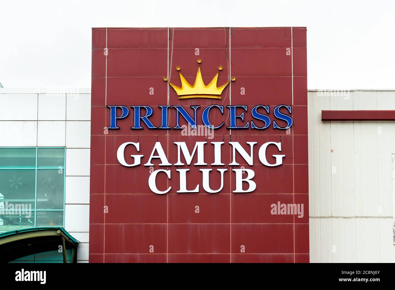 Prinzessin-Spielclub schreibt an der Gebäudefassade als Casino-Werbung für Spielstätten in Sofia Bulgarien, Osteuropa, Balkan, EU Stockfoto