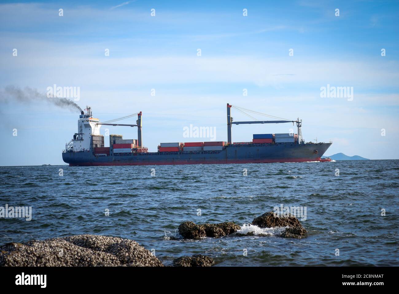 Offshore-Containerschiff für den Seeverkehr Stockfoto