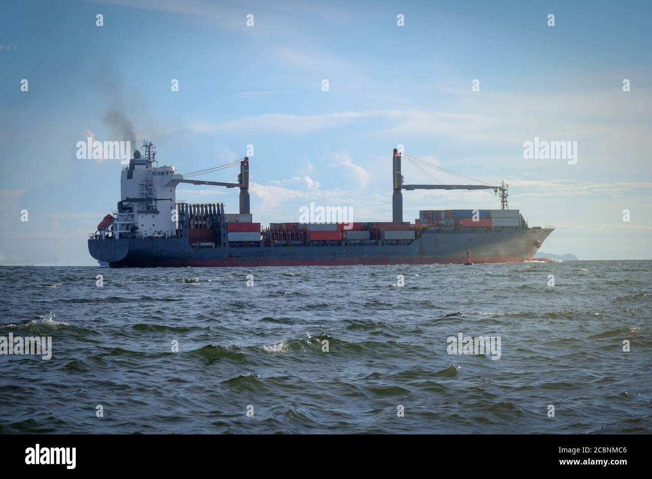 Offshore-Containerschiff für den Seeverkehr Stockfoto