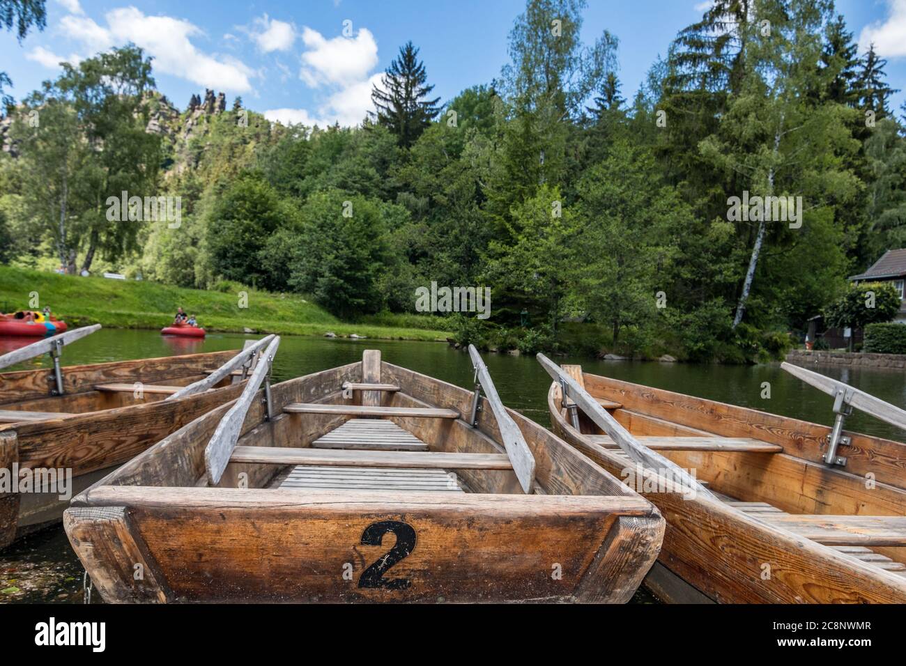 Ruderboote auf dem Nonnenfelsen von Jonsdorf Stockfoto
