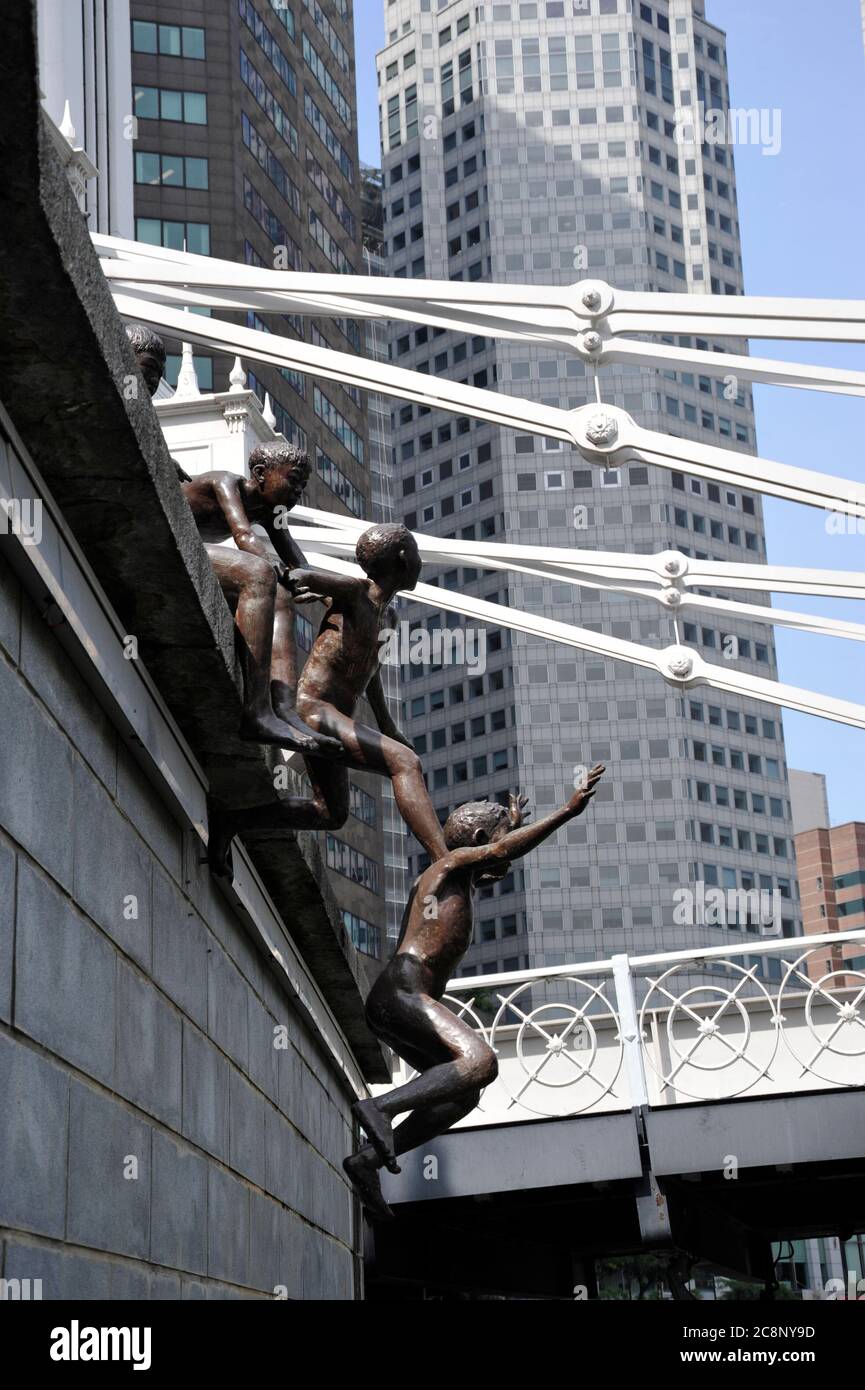 Statue der ersten Generation am Singapore River, Downtown Singapore. Stockfoto