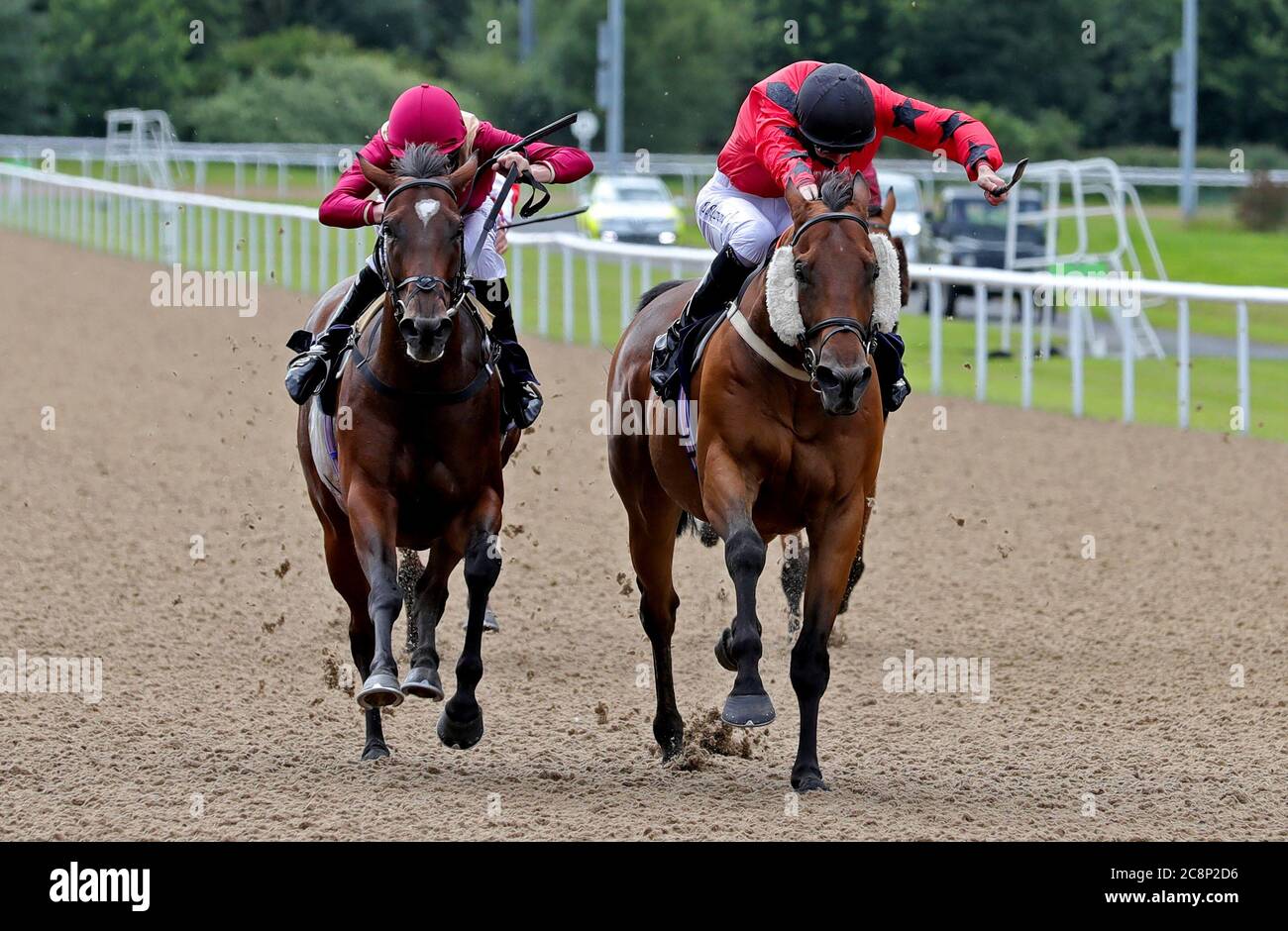 Street Poet von Jockey Danny Redmond (rechts) auf dem Weg zum Gewinn der Gratis-Tipps täglich auf attheraces.com Handicap auf Wolverhampton Racecourse geritten. Stockfoto