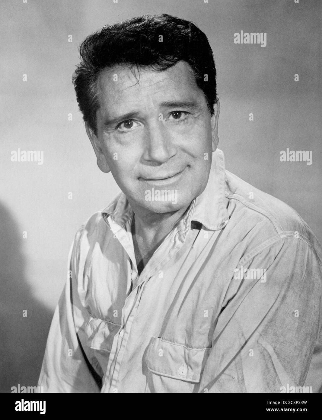Richard Conte, Head and Shoulders Publicity Portrait für den Film, 'Assault on a Queen', Paramount Pictures, 1966 Stockfoto