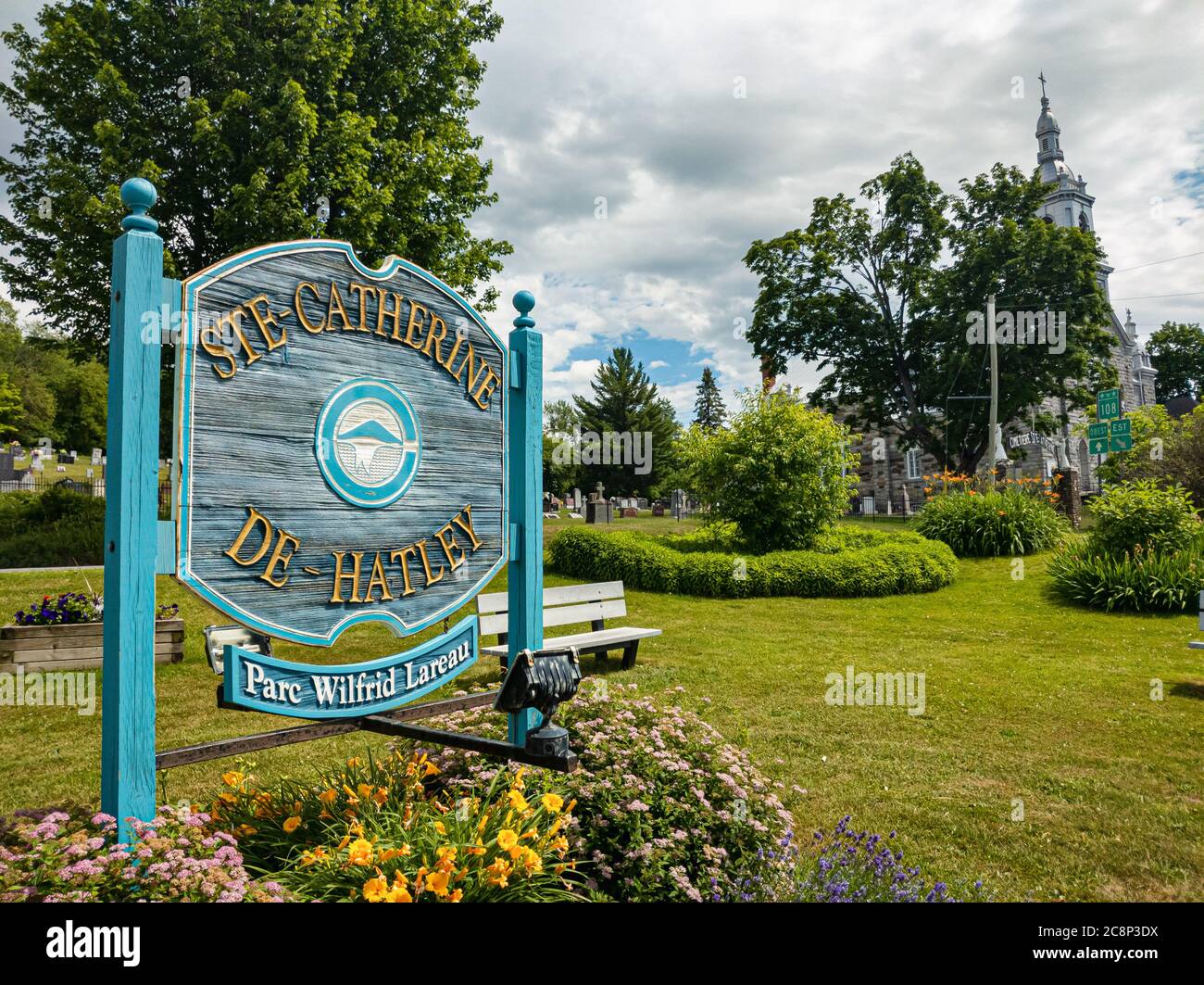Sainte-Catherine-de-Hatley, Kanada - 5. Juli 2020: Sainte-Catherine-de-Hatley Stadtschild Stockfoto