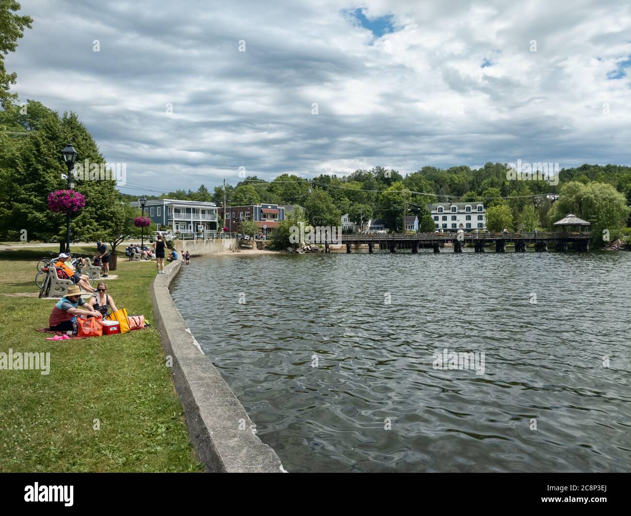 North Hatley, Kanada - 5. Juli 2020: North Hatley und Massawippi Lake Stockfoto