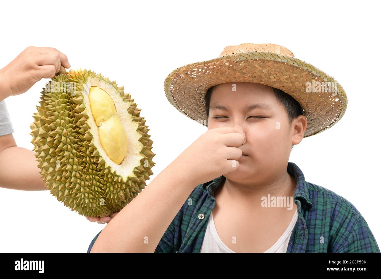 Fettleibiger fetter Junge mit Ausdruck von Ekel gegen frische Durian isoliert auf weißem Hintergrund, Durian Frucht ist so stinkend und scharf, guter Geschmack, aber schlecht Stockfoto