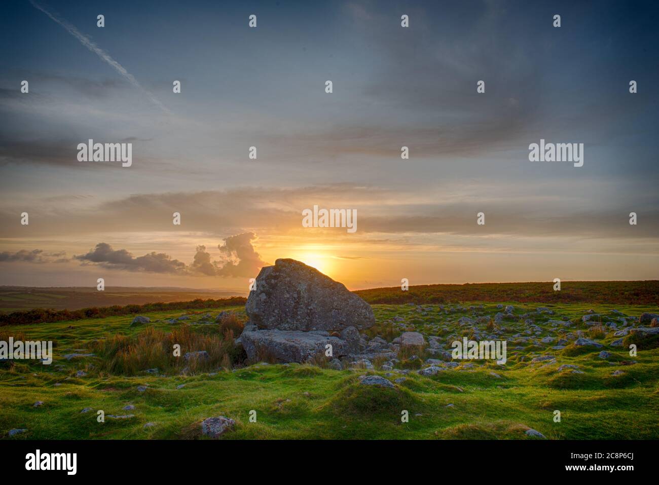 Arthur's Stone, Gower, Wales, Großbritannien mit der goldenen Sonne dahinter. Dieses neolithische Denkmal, auch bekannt als Maen Ceti, befindet sich auf der Nordseite von C. Stockfoto