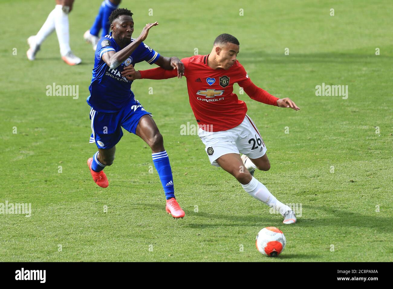 LEICESTER, GROSSBRITANNIEN. 26. JULI Wilfred Ndidi von Leicester City und Mason Greenwood von Manchester United während des Premier League-Spiels zwischen Leicester City und Manchester United im King Power Stadium, Leicester am Sonntag, 26. Juli 2020. (Kredit: Leila Coker, MI News) Kredit: MI Nachrichten & Sport /Alamy Live Nachrichten Stockfoto