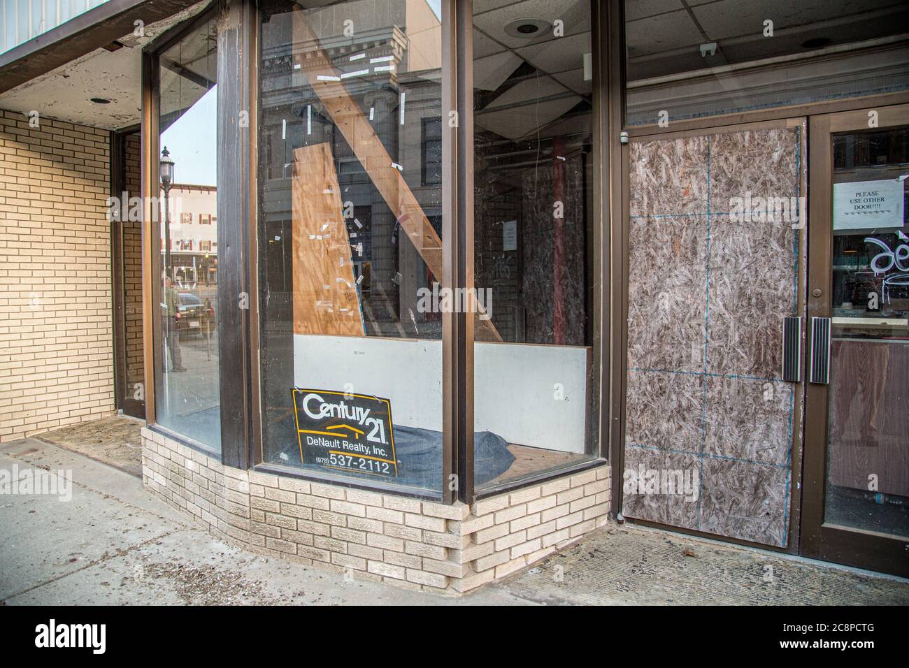 Ein geschlossenes Geschäft in der Innenstadt von Gardner, Massachusetts zu vermieten Stockfoto