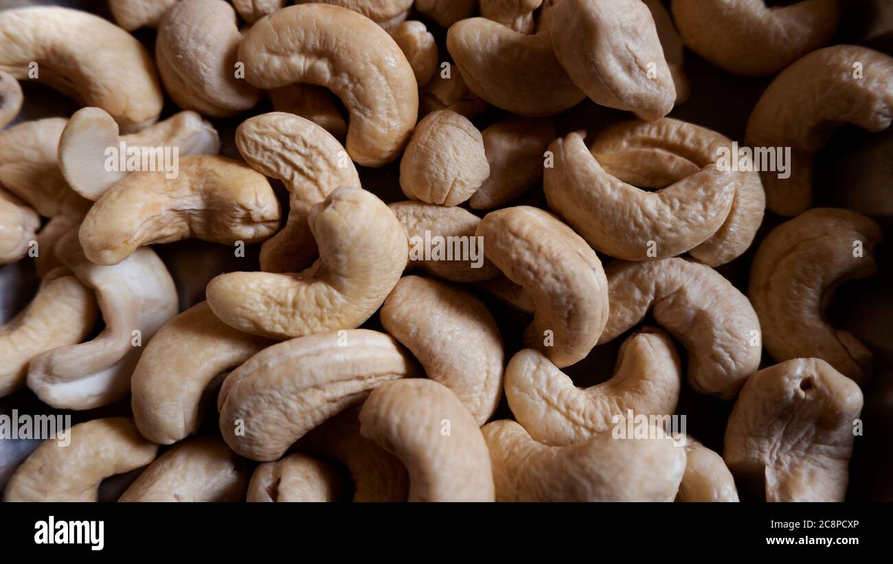 Eine Nahaufnahme von Cashewnüssen Gruppe gesunde Trockenfrüchte Nüsse in voller Rahmen Stockfoto