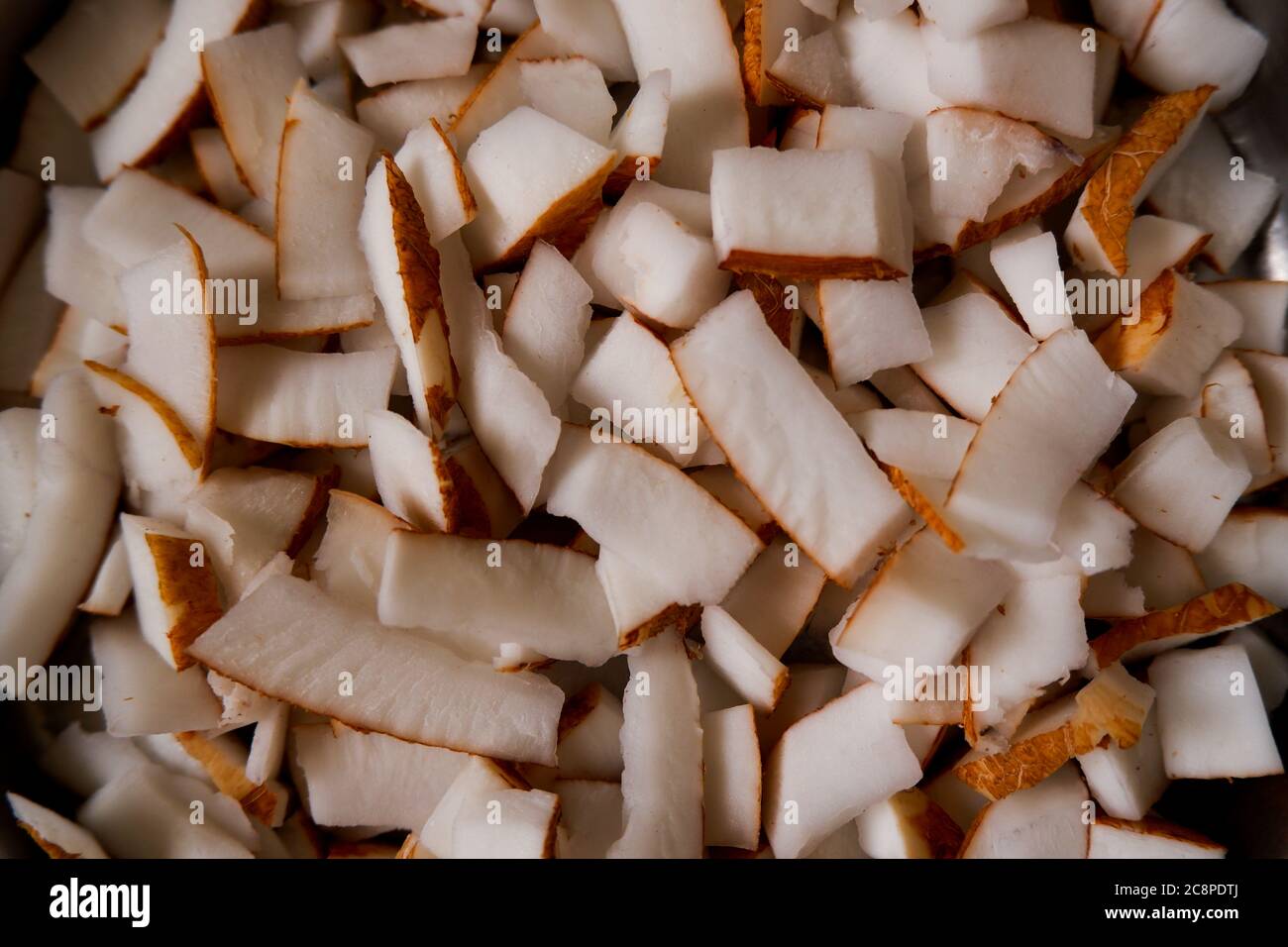 Ein Blick von oben auf frische Kokosfaserscheiben Gruppe Stockfoto