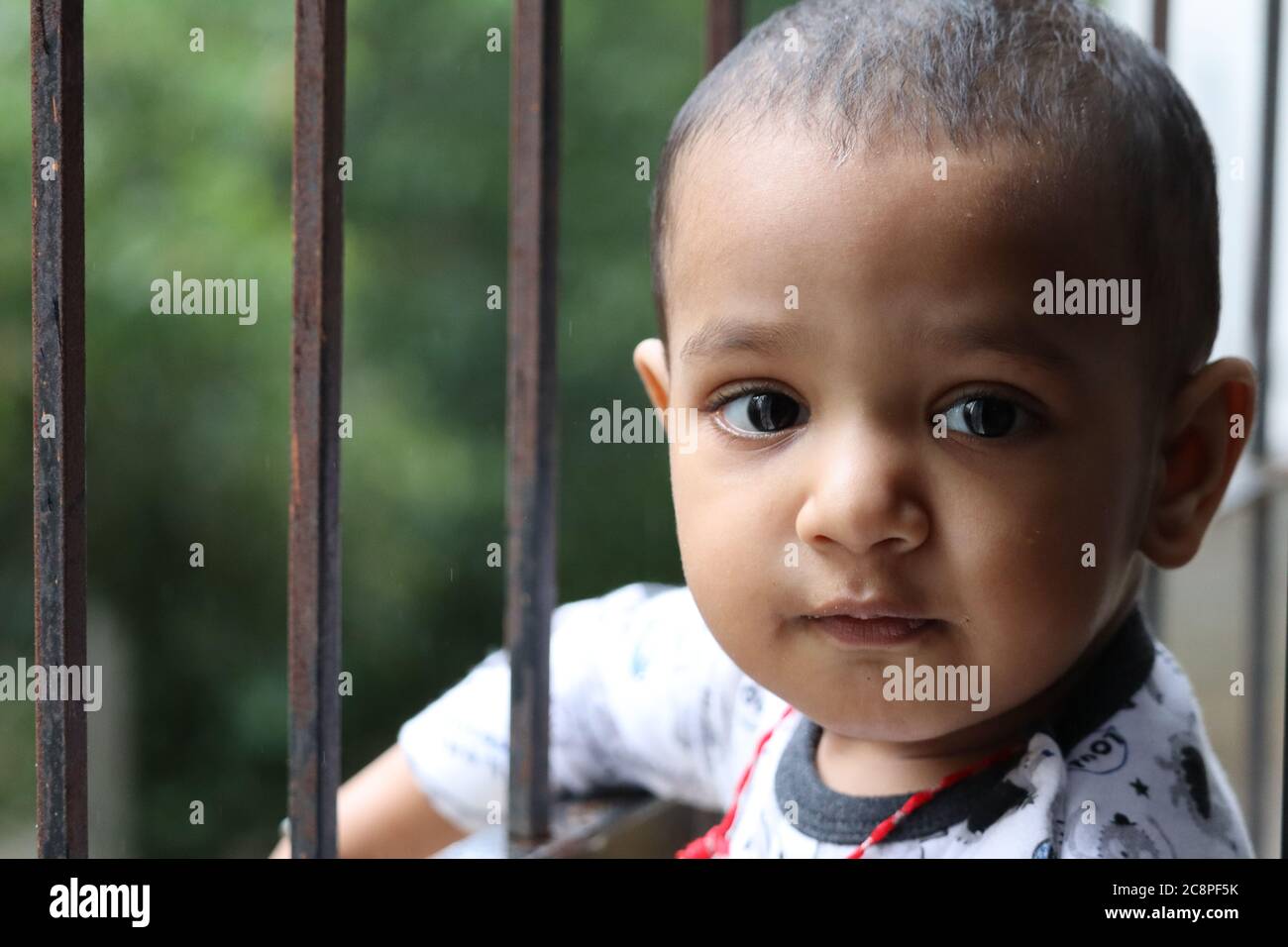 1-2 Jahre alt indian Cute Baby während Corona Stockfoto