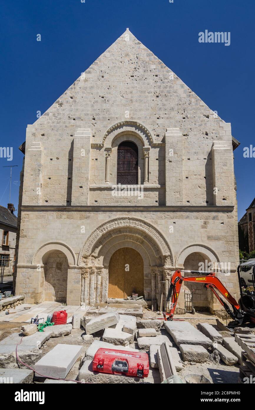 Renovierungsarbeiten an der historischen Dorfkirche - La Celle-Guenand, Indre-et-Loire, Frankreich. Stockfoto