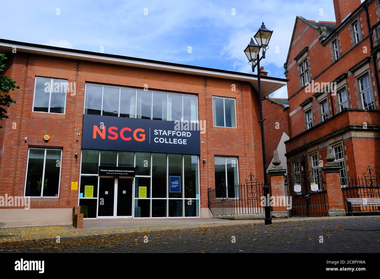 Stone / Großbritannien - 23. Juli 2020: Stafford College Gebäude. Teil der Newcastle and Stafford Colleges Group (NSCG). Stockfoto