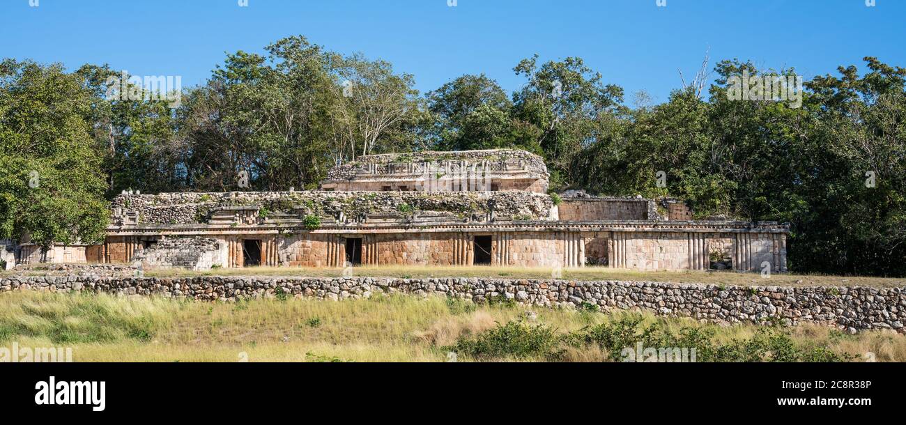 Der Palast oder El Palacio in den Ruinen der Maya-Stadt Labna sind Teil der prähispanischen Stadt Uxmal UNESCO-Weltkulturerbe-Zentrum in Yucatan, M Stockfoto