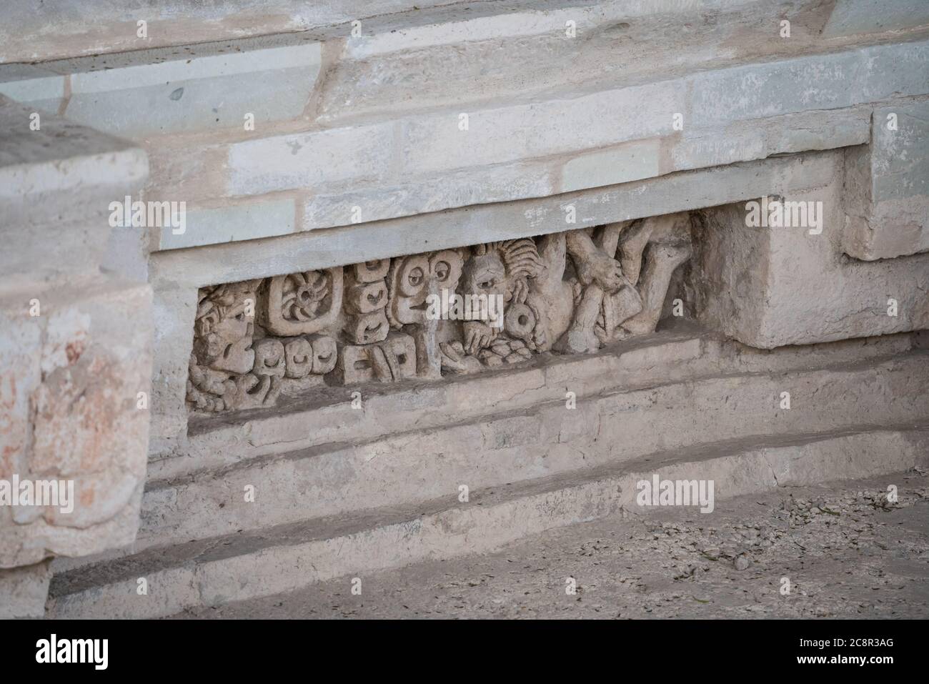 Ein Stuckfries Darstellung Herrscher Lord 8 Eule und seine Frau, Lady 3 Türkis, im Palast der Racoqui oder Haus des Großen Herrn in Struktur 195 Zoll Stockfoto