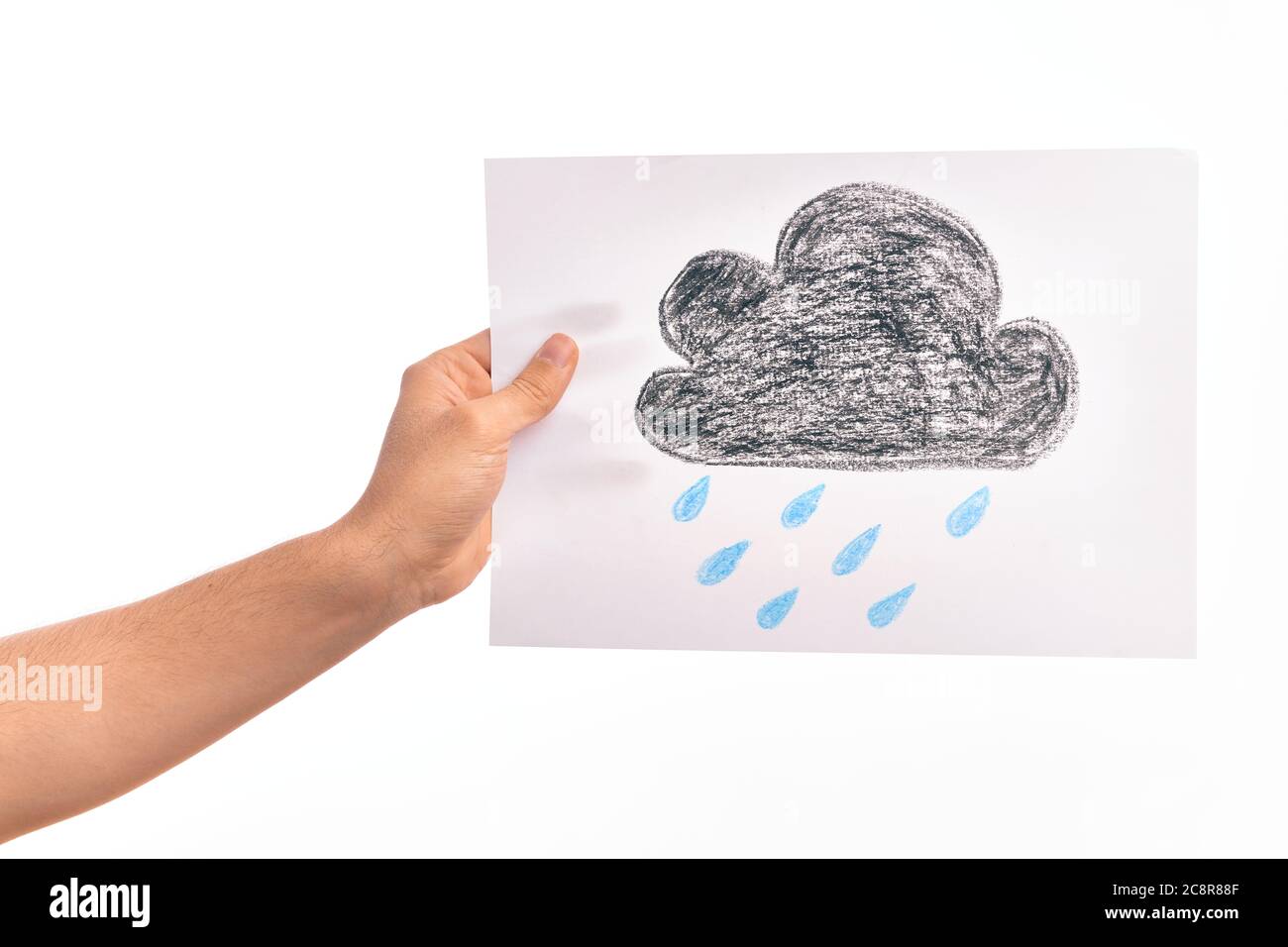 Halten Papierbogen mit einer Zeichnung einer dunklen Wolke mit Tropfen, Regen Vorhersage Wetter Stockfoto
