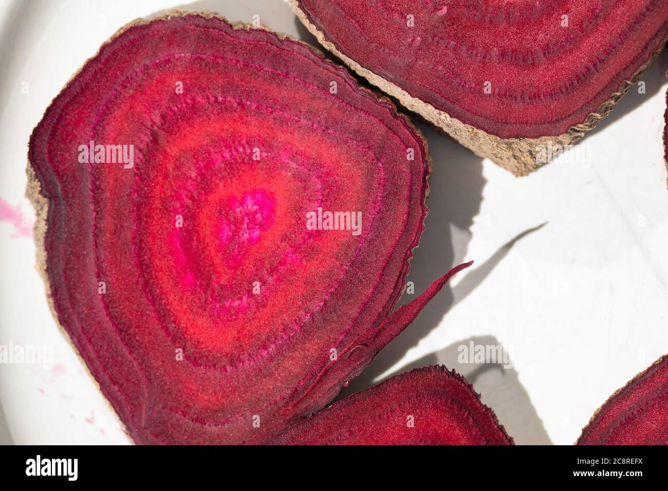 Rote Bete Querschnitte, natürliche rote Farbe Stockfoto